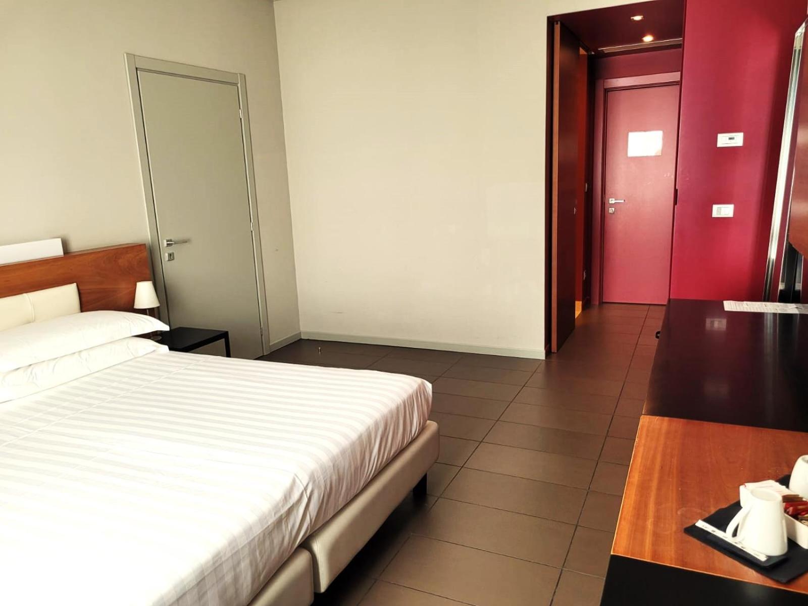 Cosmopolitan Hotel Чивитанова-Марке Экстерьер фото